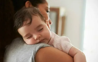 Tranzitia de la somnul in brate la somnul in patut – 5 etape